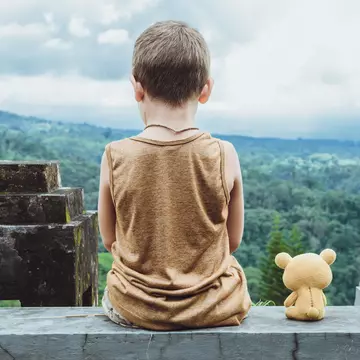 A fost abandonat la naștere, într-o cutie de carton. Ce s-a întâmplat după 70 de ani