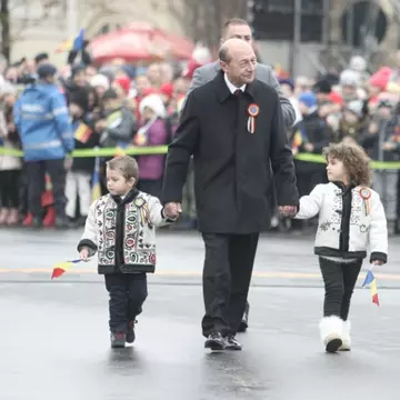 Nepoții lui Traian Băsescu au fost vedete la parada de 1 Decembrie. FOTO