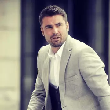 Fotografie rară! În ce ipostază s-a pozat Adrian Mutu cu cele două fiice ale sale