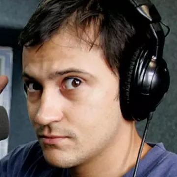 Șerban Huidu va prezenta „Cronica Cârcotașilor” la un post de radio