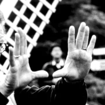 A murit regizorul Hugh Wilson, creatorul seriei “Academia de Poliţie”