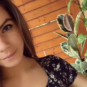 O tânără de 25 de ani a murit din cauza unei infecții. Era cunoscută pentru un clip emoționant postat pe Youtube