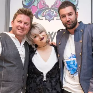 Ea îi îmbracă pe Smiley și pe Pavel Bartoș! Acum și-a lansat propria colecție!