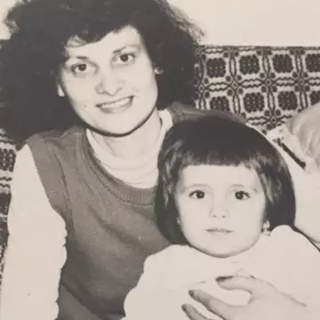 O recunoști? Acum este cea mai îndrăgită prezentatoare TV din România