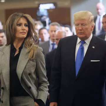 Gestul Melaniei față de Donald Trump pe un aeroport din Florida. Tensiunile dintre ei sunt evidente