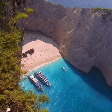 (P) Cu iahtul spre minunile insulei Zakynthos