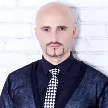 Ce familie frumoasă are Călin Goia. Artistul se mândrește cu cei trei copii ai săi