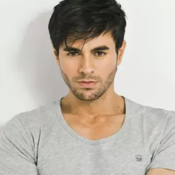 Enrique Iglesias, un tată drăgăstos. Ipostaze unice cu artistul. Video
