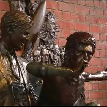 Prima statuie a lui David Bowie, inaugurată în oraşul unde a debutat