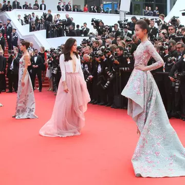 Organizatorii Festivalului de Film de la Cannes interzic selfie-urile pe covorul roşu