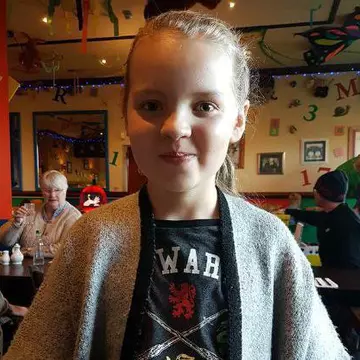 O fetiță de 11 ani care a învins leucemia a murit în drum spre școală. Ce a pățit