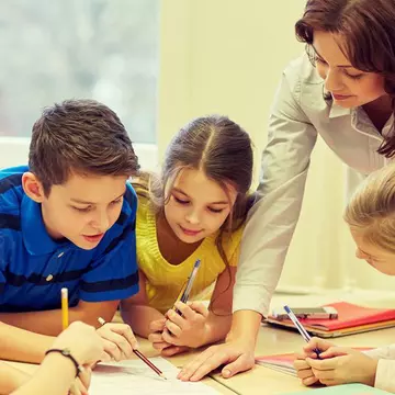 Studiu: Copiii cu mame exigente cunosc succesul în viața de adult
