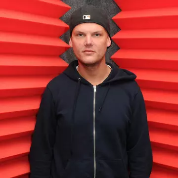 Moartea misterioasă a lui Avicii. Părea fericit și sănătos cu o zi înainte să moară