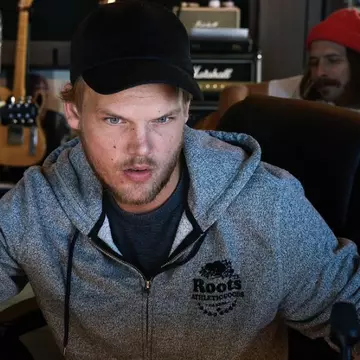 Imagini socante intr-un documentar despre Avicii. Reușea cu greu să-și țină ochii deschiși