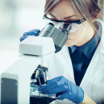 Google a inventat un microscop care depistează cancerul