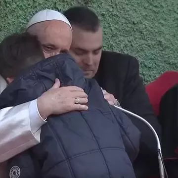 ”Tatal meu a murit și nu credea în Dumnezeu. Poate să ajungă în Rai?” Răspunsul papei Francisc a înduioșat tot globul