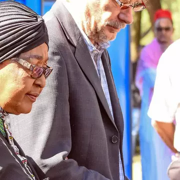 Fosta soție a lui Nelson Mandela a murit. Winnie Madikizela-Mandela avea 81 de ani