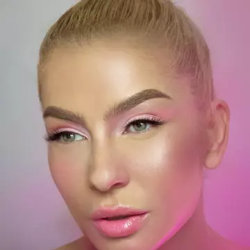 (P) Conturează-ți perfect sprâncenele cu noile geluri din gama Brow-Me!
