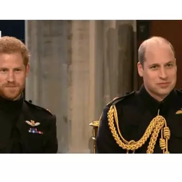 Prinţul Harry şi fratele său, prinţul William aşteaptă venirea miresei în capela St. George