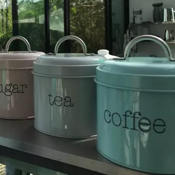 S-a deschis o cafenea unde plata se face doar cu gunoi