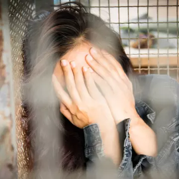 Cum trăiesc lucrătoarele sexuale din împrejurimile Bucureștiului. Interviu cu o specialistă în grupuri de risc