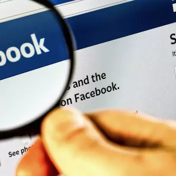 Facebook a șters peste 580 milioane de conturi false