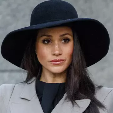 Efectul Meghan Markle: Ținutele ei au generat vânzări de milioane de lire sterline