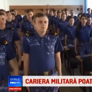 Forțele navale vor să atragă studenți arătându-le cum pot dansa latino