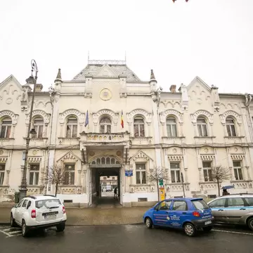 Cât trebuie să plătești pentru a deveni proprietarul Palatului Copiilor din Arad? Se află la doi pași de primărie și cuprinde aproape 40 de camere