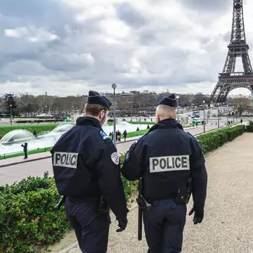 O tânără din Franța a murit, după ce operatorul de la 112 a luat-o în râs