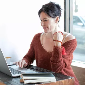 Scurt ghid de dating online. Ce trebuie să știi dacă îți cauți un partener.