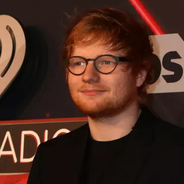 Ed Sheeran și-a întrerupt de două ori concertul pentru a merge la toaletă VIDEO