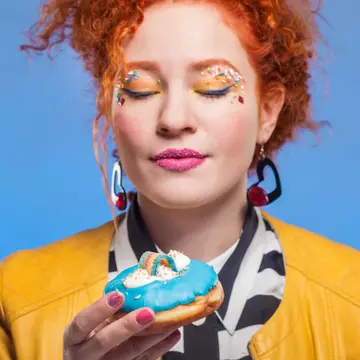 6 trucuri pentru a-ți stăpâni pofta de dulce