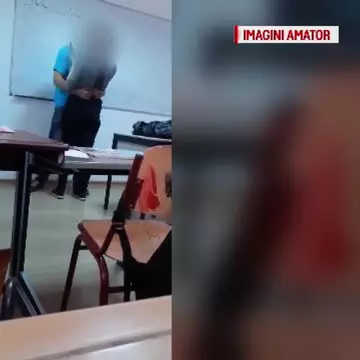 Declarații halucinante făcute de profesorul care a sărutat o elevă. ”Am vrut să-i ridic moralul”