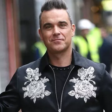 Robbie Williams, evacuat dintr-un hotel de lux care a luat foc VIDEO