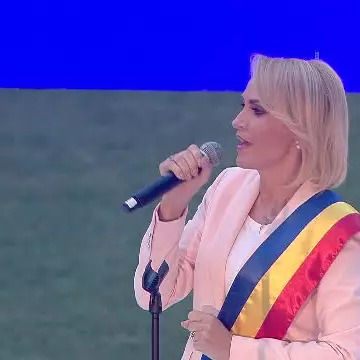 Gabriela Firea, huiduită pe Arena Națională, după ce a urcat pe scenă cu Halep. VIDEO