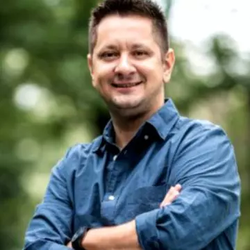 Octavian Strunilă va prezenta emisiunea "Ultimul trib"