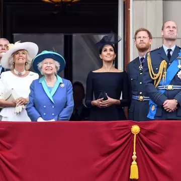 Londra, 2018: show aviatic spectaculos, urmărit din balcon de familia regală