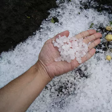 Avertizare meteo. Vin ploi torențiale în București
