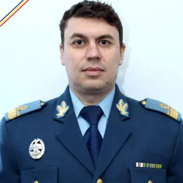 Pilotul Florin Rotaru, decedat sâmbătă, avea doi copii mici. De ce a decis să nu se catapulteze