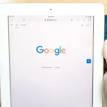 Ce se întâmplă când scrii pe Google Images cuvântul "idiot"
