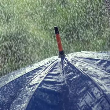 Avertizare meteo cod portocaliu de ploi abundente. Vezi care sunt județele afectate