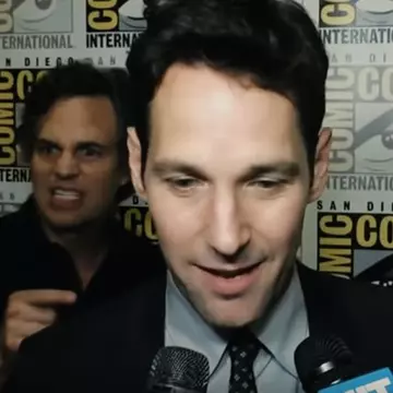 Cum reacționează vedetele când se întâlnesc cu persoanele pentru care au avut pasiuni secrete