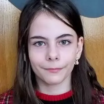 Eliza Iliescu, fata celei mai bătrâne mame din România, admisă la unul dintre cele mai slabe licee