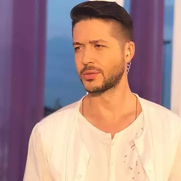 Fata lui Jorge se mută în America, la mama sa. Cântărețul este devastat