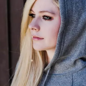 Avril Lavigne, destăinuri șocante despre lupta cu boala Lyme: „Credeam că mor, fiindcă nu puteam să mănânc, să vorbesc sau să mă mişc“