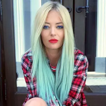 FOTO. Cum arăta Delia în adolescență: "În caz că se întreabă cineva cum arăt foarte slabă"