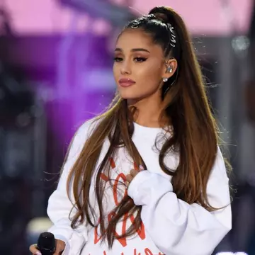 Ariana Grande și-a îngrijorat fanii după ce a postat mesaje deprimante