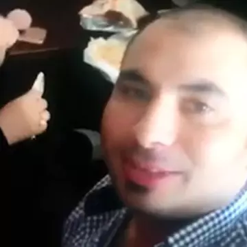 Un bărbat a fost arestat după ce a luat micul dejun cu o femeie