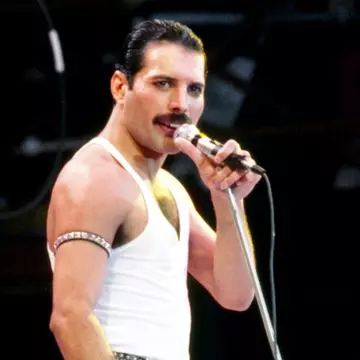Freddie Mercury, omagiat de angajații aeroportului Heathrow. Fostul solist ar fi împlinit 72 de ani VIDEO